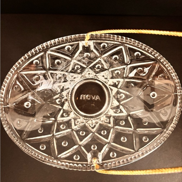 Avon Crystal Basket with Gold Handle - Picture 5 of 9